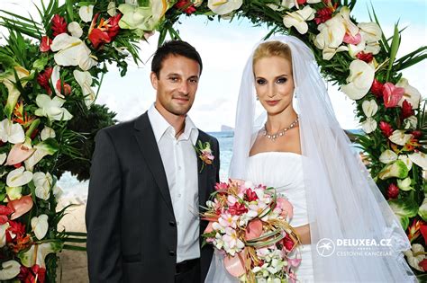 Svadobné fotografie českej vicemiss Barbory Kolářovej s partnerom na pláži Maurícia