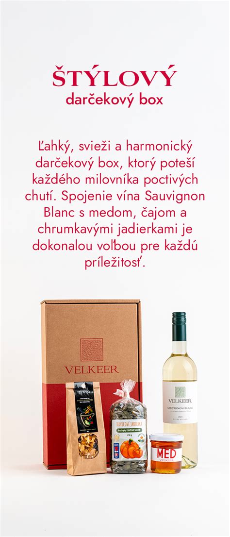 Štýlový drevený darčekový box s rôznymi produktmi.