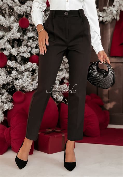 Schéma kombinácií pánskeho oblečenia na krst: od formálneho obleku po elegantné nohavice s košeľou.