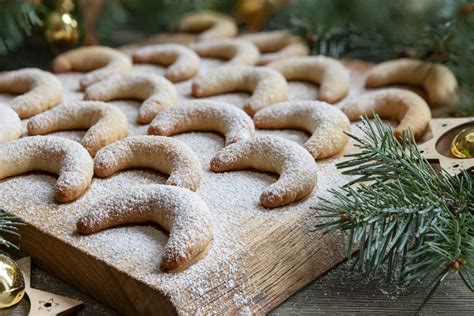 Hotové vanilkové rožteky obalené v cukre