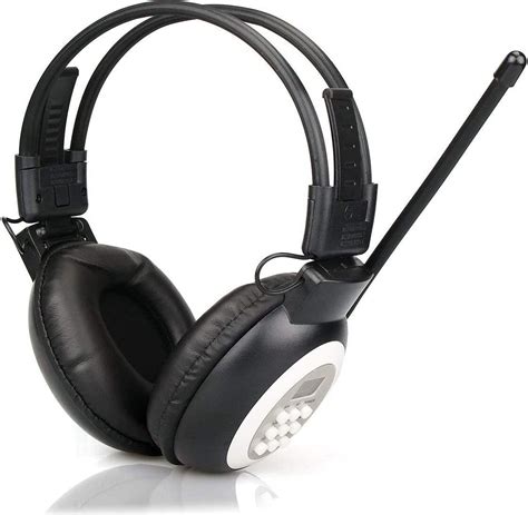 Rádio štúdio s mikrofónom a slúchadlami