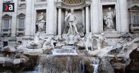 Detail Fontány di Trevi v Ríme