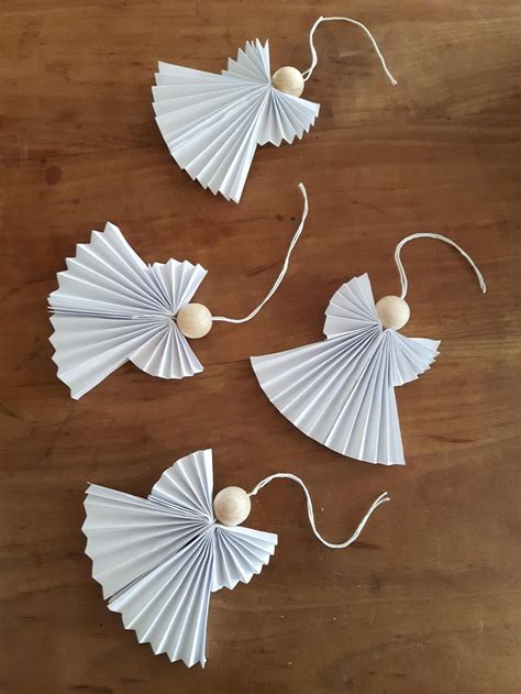 Origami papierový anjel