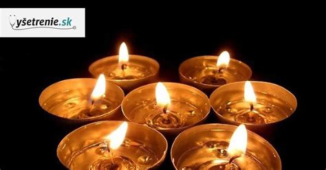 Tematická fotografia: horiace sviečky v elegantných svietnikoch vytvárajúce pokojnú atmosféru