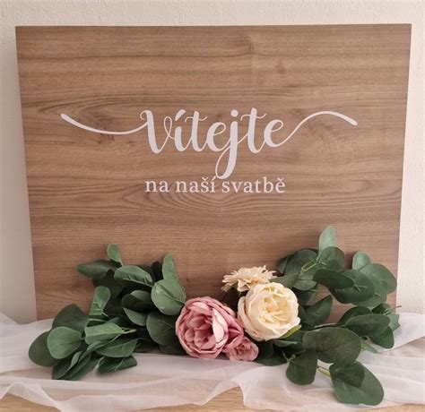 Drevené uvítacie cedule a podpisové knihy