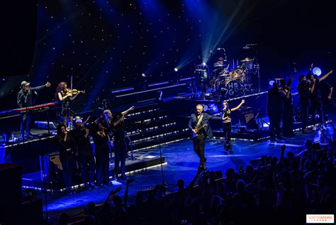 INXS na pódiu, s Michaelom Hutchenceom v centre