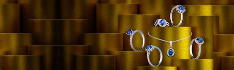 Kolekcia rôznych šperkov - prstene, náušnice, náramky - s rôznymi symbolmi ako srdce, nekonečno, diamant.