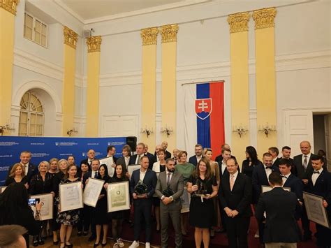 Ilustračná fotografia slávnostného odovzdávania diplomov