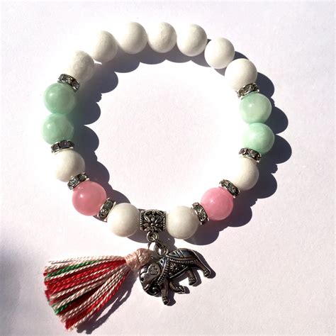 Tematická ilustrácia ženy symbolizujúcej hviezdu, odvahu a múdrosť (inšpirovaná kráľovnou Ester)