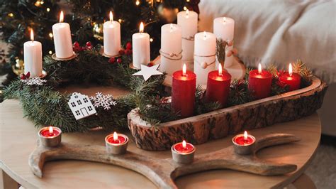 Inšpirácia pre adventné vence z dreva a šišiek