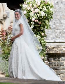 Pippa Middleton v svadobnej róbe od dizajnéra Gilesa Deacona