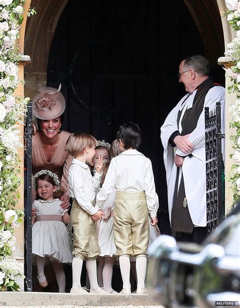 Vojvodkyňa Catherine z Cambridge so svojimi deťmi a ďalšími družičkami