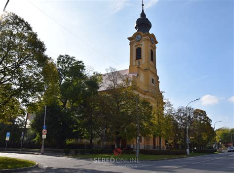 Detailná reportážna fotografia z prostredia ždiarskeho kostola počas slávnostnej omše