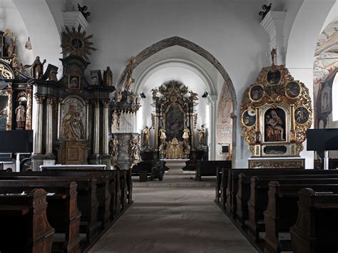 Archívna snímka interiéru kostola sv. Martina s barokovými prvkami