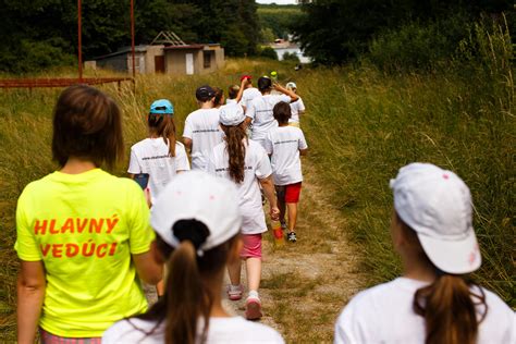 Ilustračná fotografia znázorňujúca vyrovnanosť a spoločenskú povahu muža v prírode