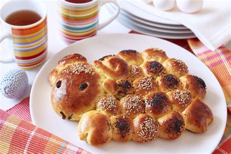 Pečený kysnutý baránok na veľkonočnom stole