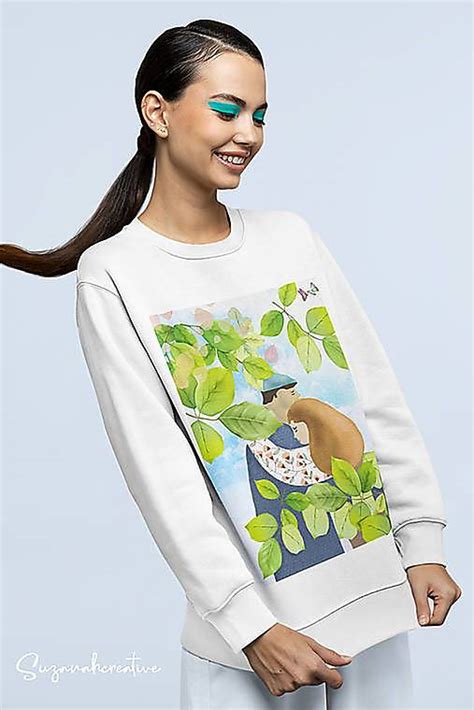 detaily háčkovanej medvedíkovej mikiny s ilustráciou vestového očka