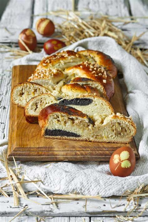 Ilustračná fotografia veľkonočného vrkoča s makom a mandľami
