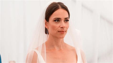 Gabriela Marcinková v svadobných šatách ako Klaudia v seriáli Pán profesor