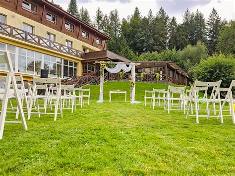 Foto: Svadobný obrad pod holým nebom pri horskom potoku Štiavnica