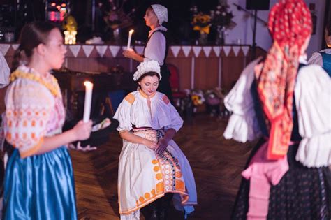 Informačná infografika o priebehu tradičnej svadby na Liptove od vypýtania nevesty až po čepčenie