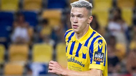 Portrétna fotografia futbalistu Jannika Müllera v drese DAC