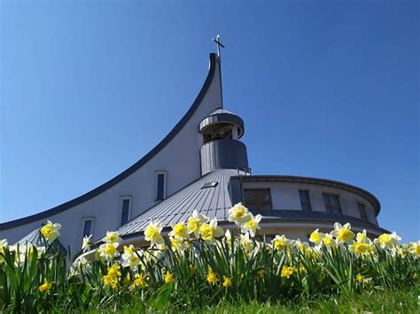 Ilustračná fotografia pravoslávnych veriacich v kostole počas bohoslužby