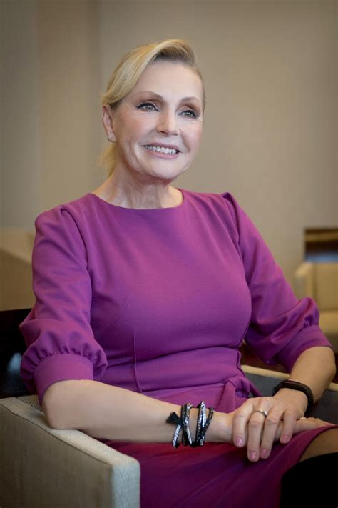 foto svadobnej tabule s fialovými a zelenými doplnkami, DIY svietnikmi