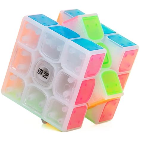 Priehľadná plastová kocka s USB kľúčom