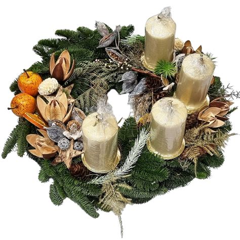 Obrázok ukazujúci, ako správne uskladniť adventný veniec po Vianociach.