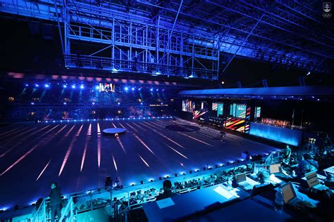 Pohľad na pódium Axa arény NTC počas príprav na slávnostný koncert