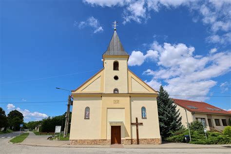interiér Baziliky Sedembolestnej Panny Márie s hlavným oltárom