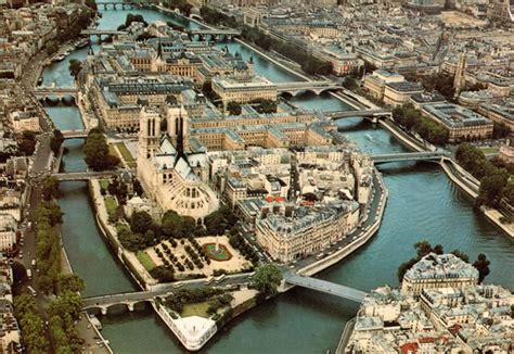 Pohľad na katedrálu Notre Dame a ostrov Île de la Cité