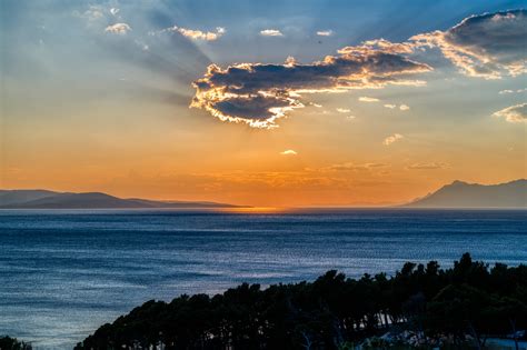 Fotografia Eiffelovej veže pri západe slnka
