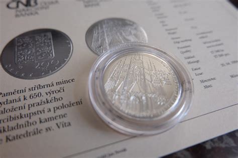 Zlatá alebo strieborná pamätná minca ako symbol šťastia a trvalej prosperity.