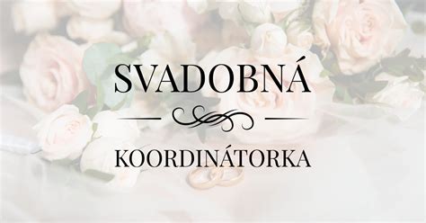 Profesionálna svadobná koordinátorka diskutujúca s mladomanželským párom