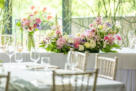 Romantický altánok vo Vile Nečas s kvetinovou výzdobou