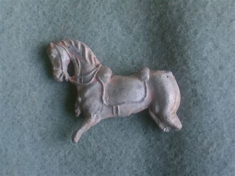 Ilustrácia: Ondrejský večer, dievčatá veštia z olova