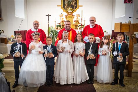 fotografia detí pri prvom svätom prijímaní