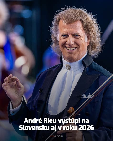 André Rieu hrá na husle na koncerte so svojím orchestrom pred obrovským publikom