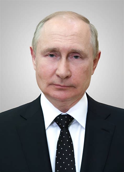 Foto: Mladý Vladimir Putin s rodičmi.
