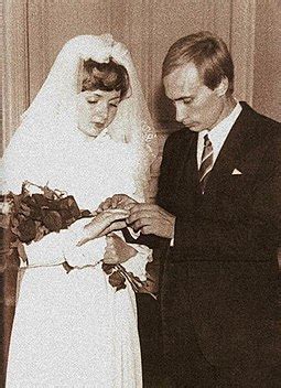 Foto: Vladimir Putin s manželkou Ľudmilou v deň sobáša, 28. júla 1983.