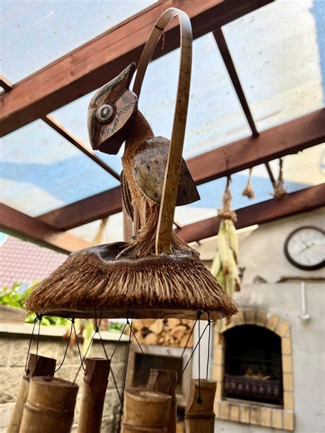 Detská zvonkohra vyrobená z recyklovaných vrchnákov fliaš a zaváranín
