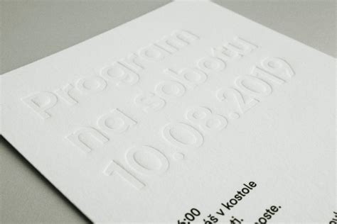 Infografika zobrazujúca rôzne tlačové techniky (fólia, embos, lak)