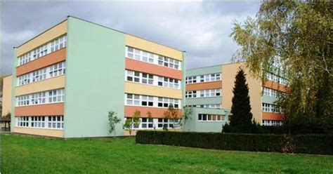 fotografia modernej Základnej školy s materskou školou Teplička nad Váhom s okolím