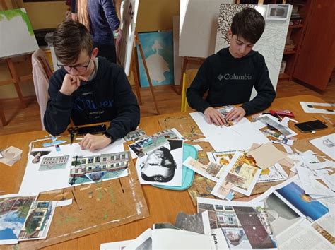 výstava historických fotografií a žiackych projektov na chodbe školy