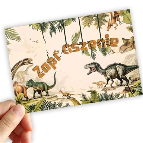 Ukážka ručne vyrobenej detskej narodeninovej pozvánky s motívom dinosaura.