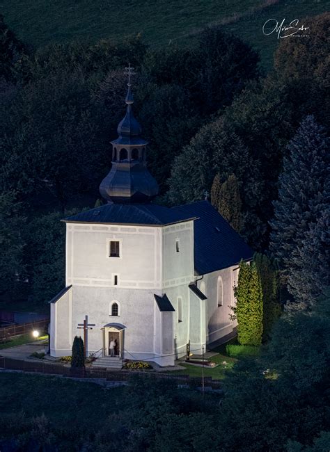 Kostol Povýšenia svätého Kríža v Snine exteriér