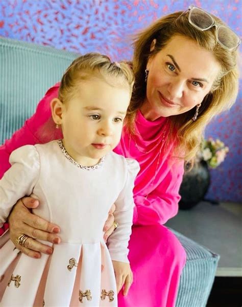 Monika Beňová s dcérou v šatách na synovu svadbu