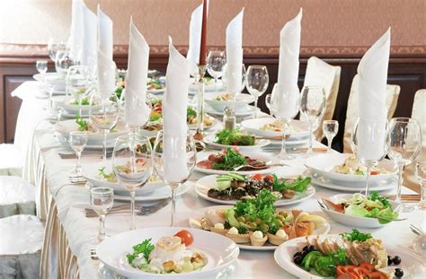 fotografia elegantne prestretého stola na oslavu